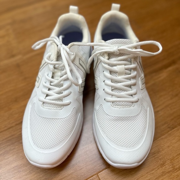 Vionic Sneakers - Picture 5 of 5